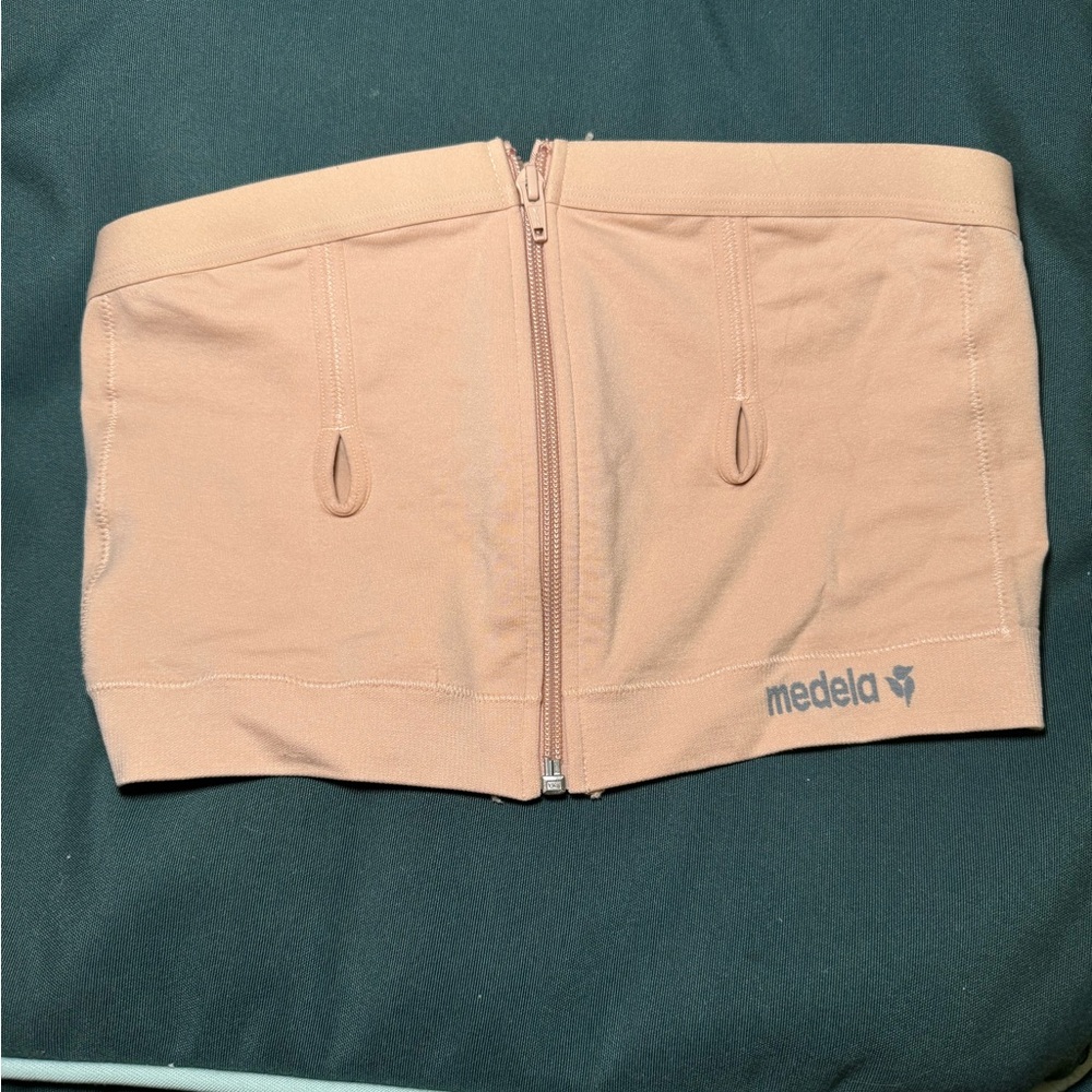 Pumping zip front Medela bra size Large